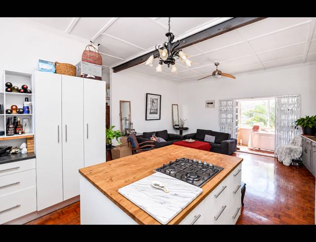 2 BEDROOM APARTMENT FOR SALE IN GLENWOOD